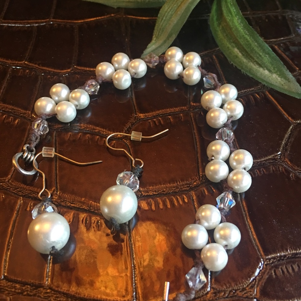 Pearl bracelet and matching earrings